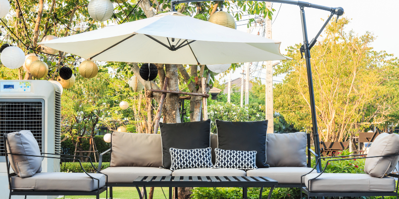 Cantilever vs. Regular Patio Umbrellas